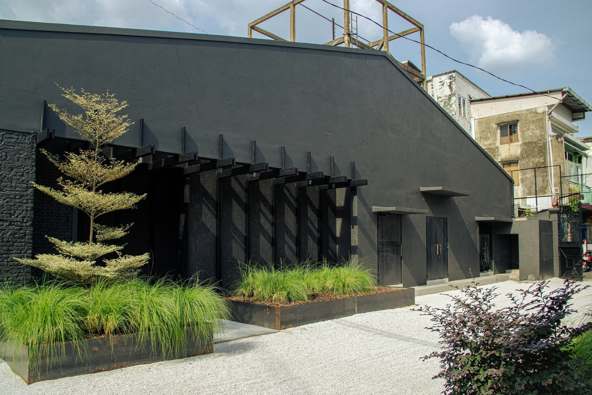 TĐX Ice Factory by District Eight