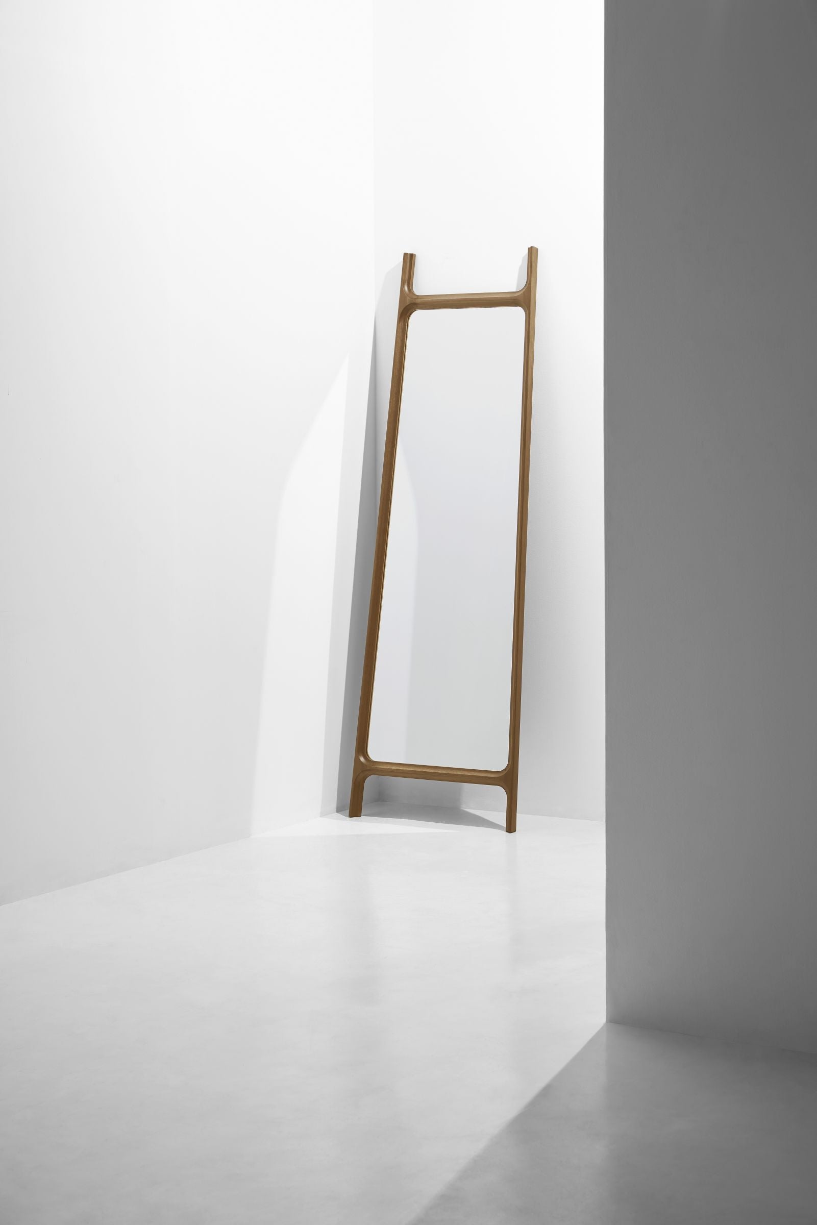 FLOOR MIRROR