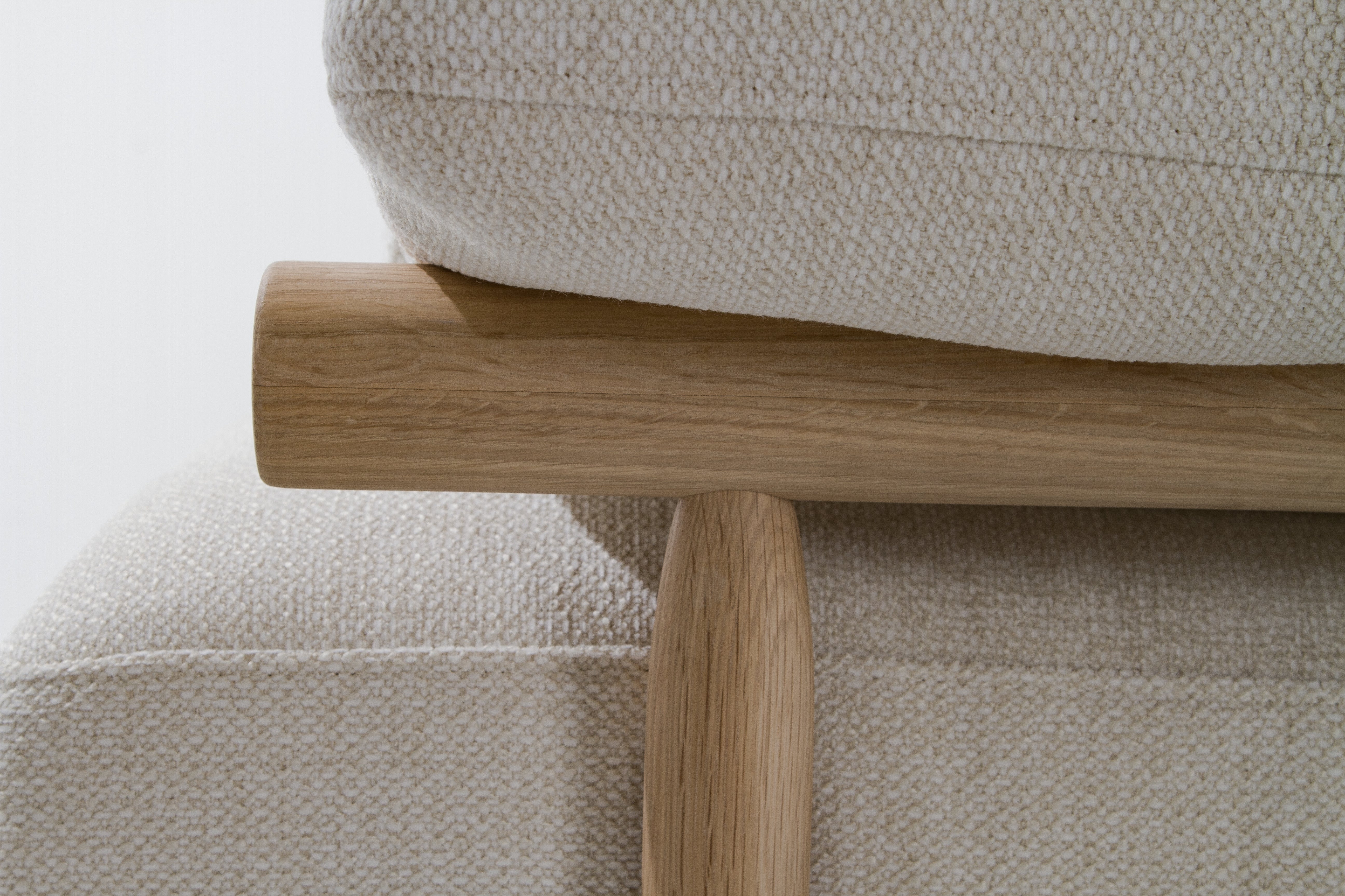 STILT 3-SEATER SOFA WITH LEFT/RIGHT ARM