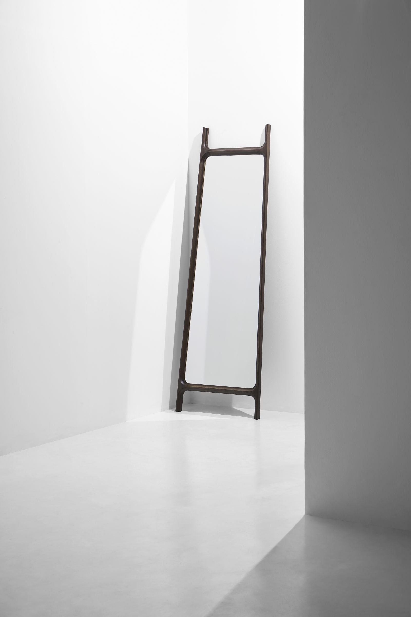FLOOR MIRROR