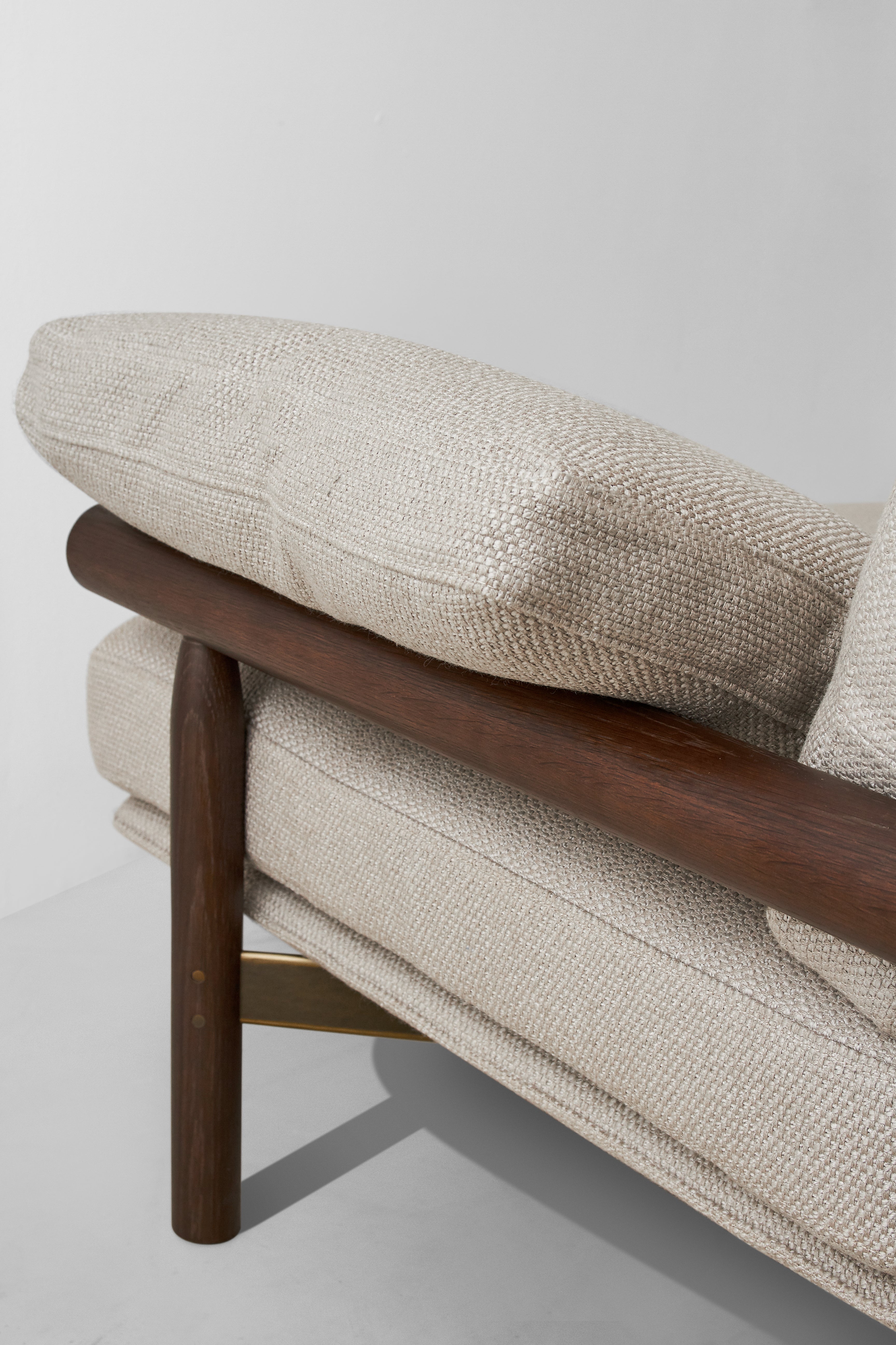 STILT 3-SEATER SOFA WITH LEFT/RIGHT ARM