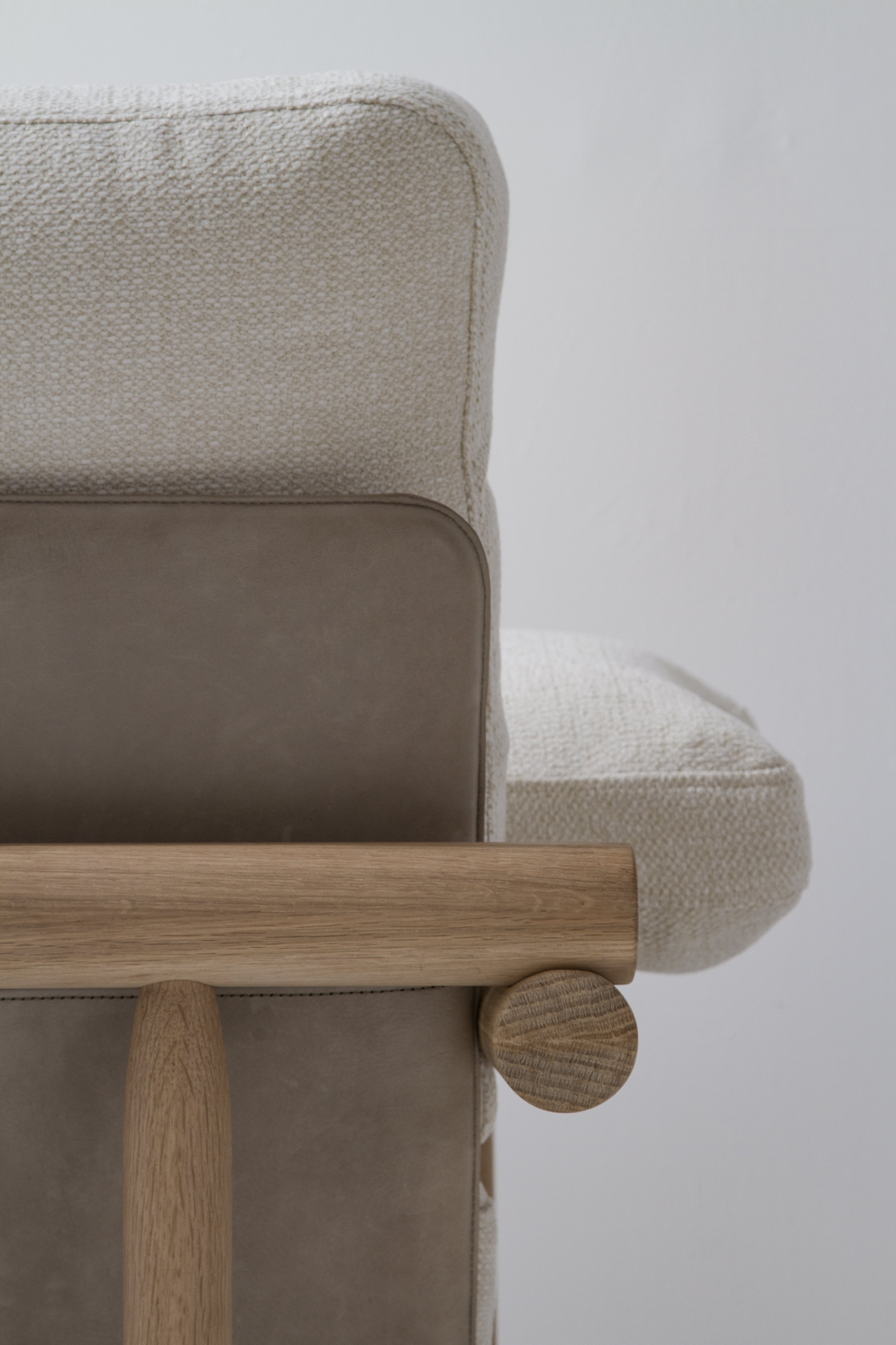 STILT 3-SEATER SOFA WITH LEFT/RIGHT ARM