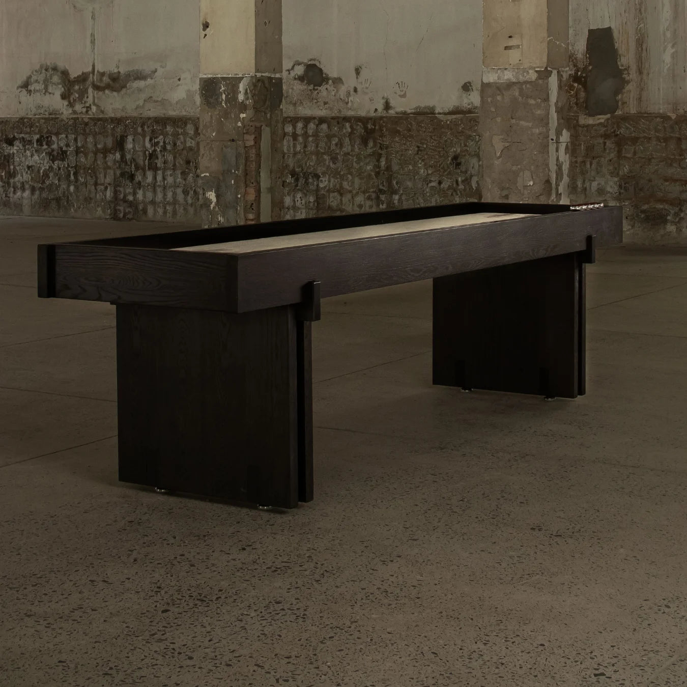 DINH SHUFFLEBOARD TABLE