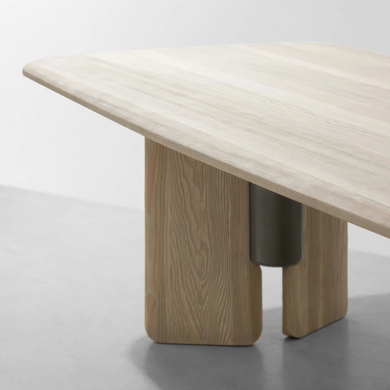 FAIFO RECTANGULAR DINING TABLE