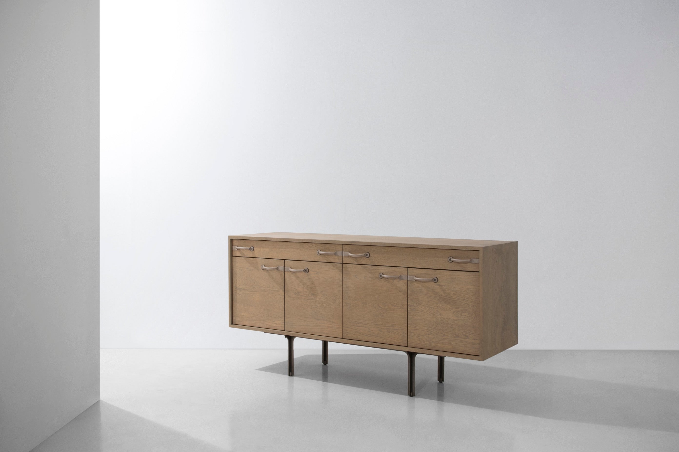 TOTE CREDENZA